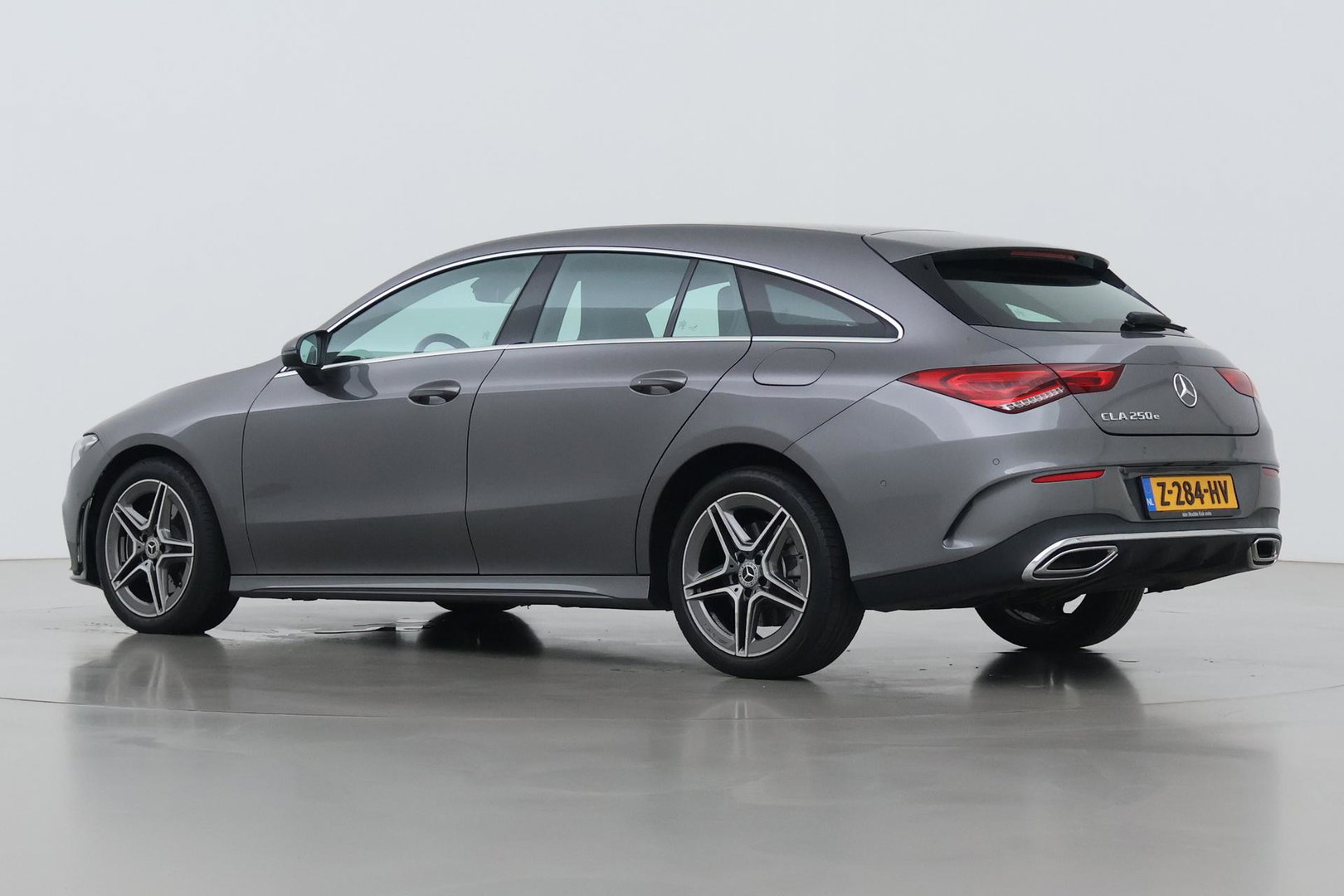 Mercedes-Benz CLA Shooting Brake 250e Business Line | ACC | Stoelverwarming | AMG Line | Rijassistentiepakket | Camera | Navigatie | 18 Inch AMG