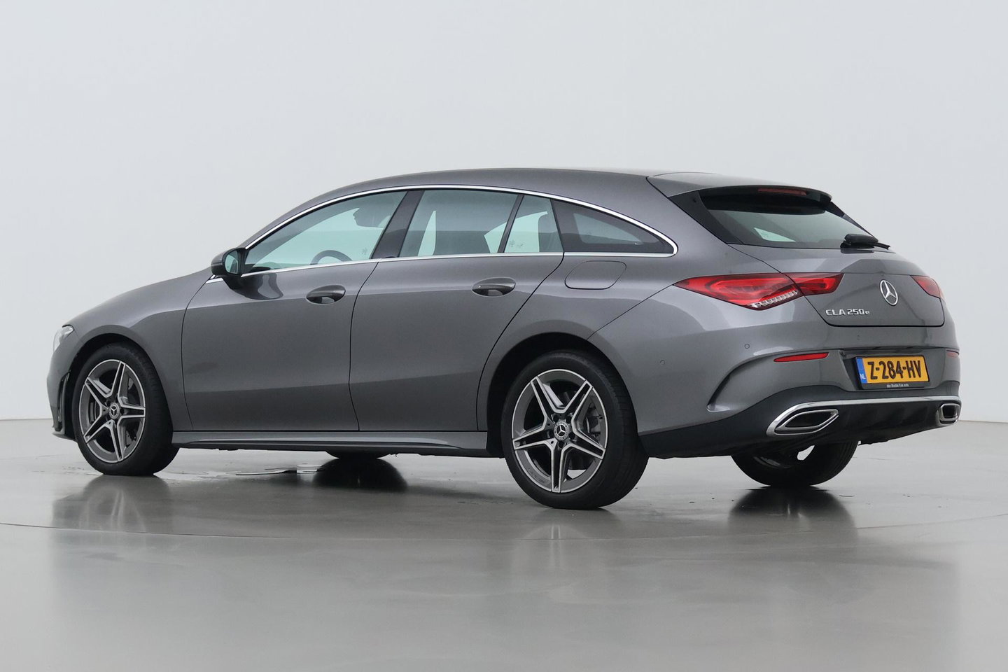 Mercedes-Benz CLA Shooting Brake 250e Business Line | ACC | Stoelverwarming | AMG Line | Rijassistentiepakket | Camera | Navigatie | 18 Inch AMG