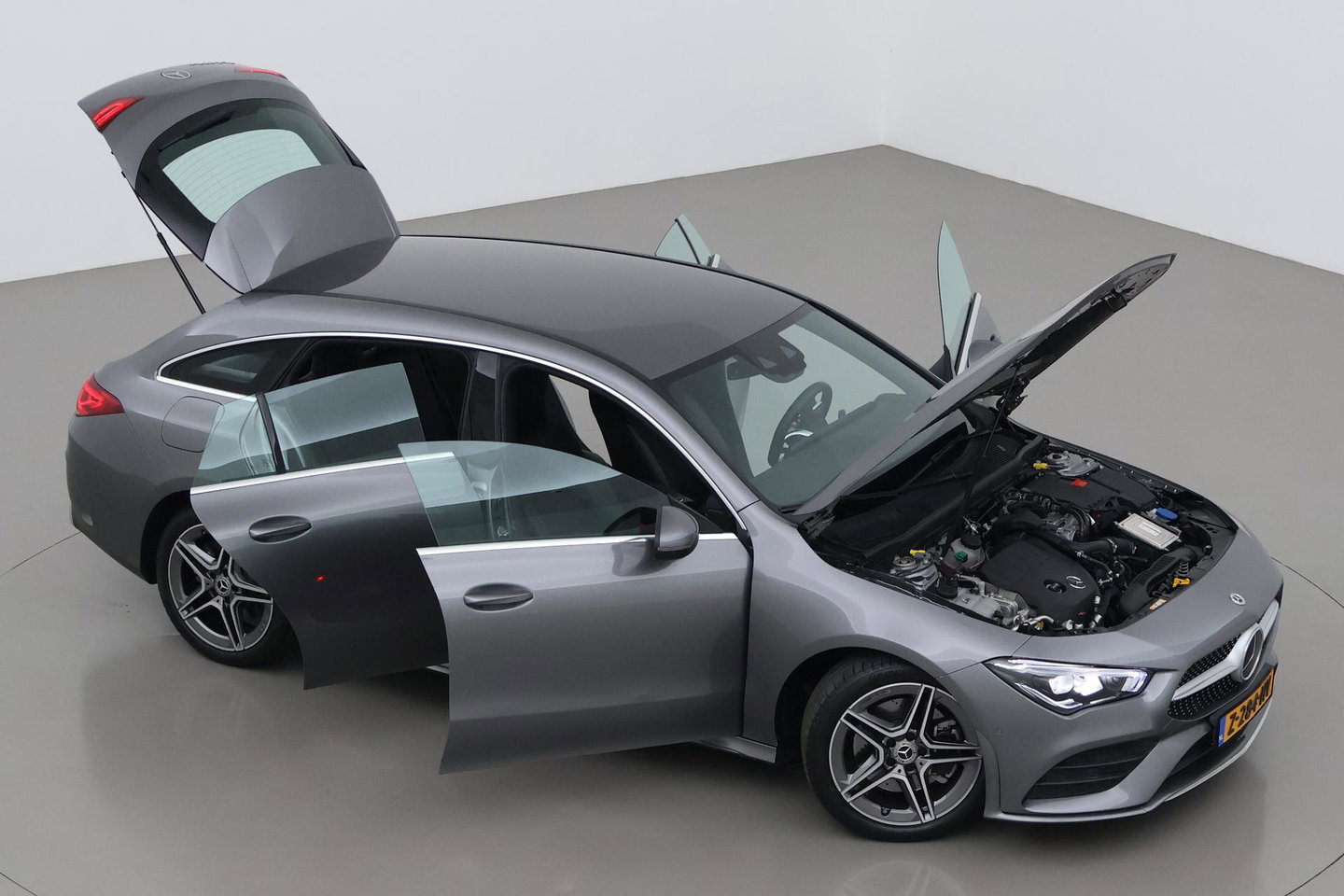 Mercedes-Benz CLA Shooting Brake 250e Business Line | ACC | Stoelverwarming | AMG Line | Rijassistentiepakket | Camera | Navigatie | 18 Inch AMG
