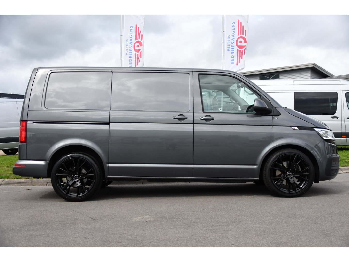 Volkswagen Transporter 2.0 TDI L1H1 30 4Motion Bulli Virtual, Camera, Carplay, 199pk, 4x4, LED, Automaat. Sensoren, Stoelverwarming, Trekhaak, Uniek!