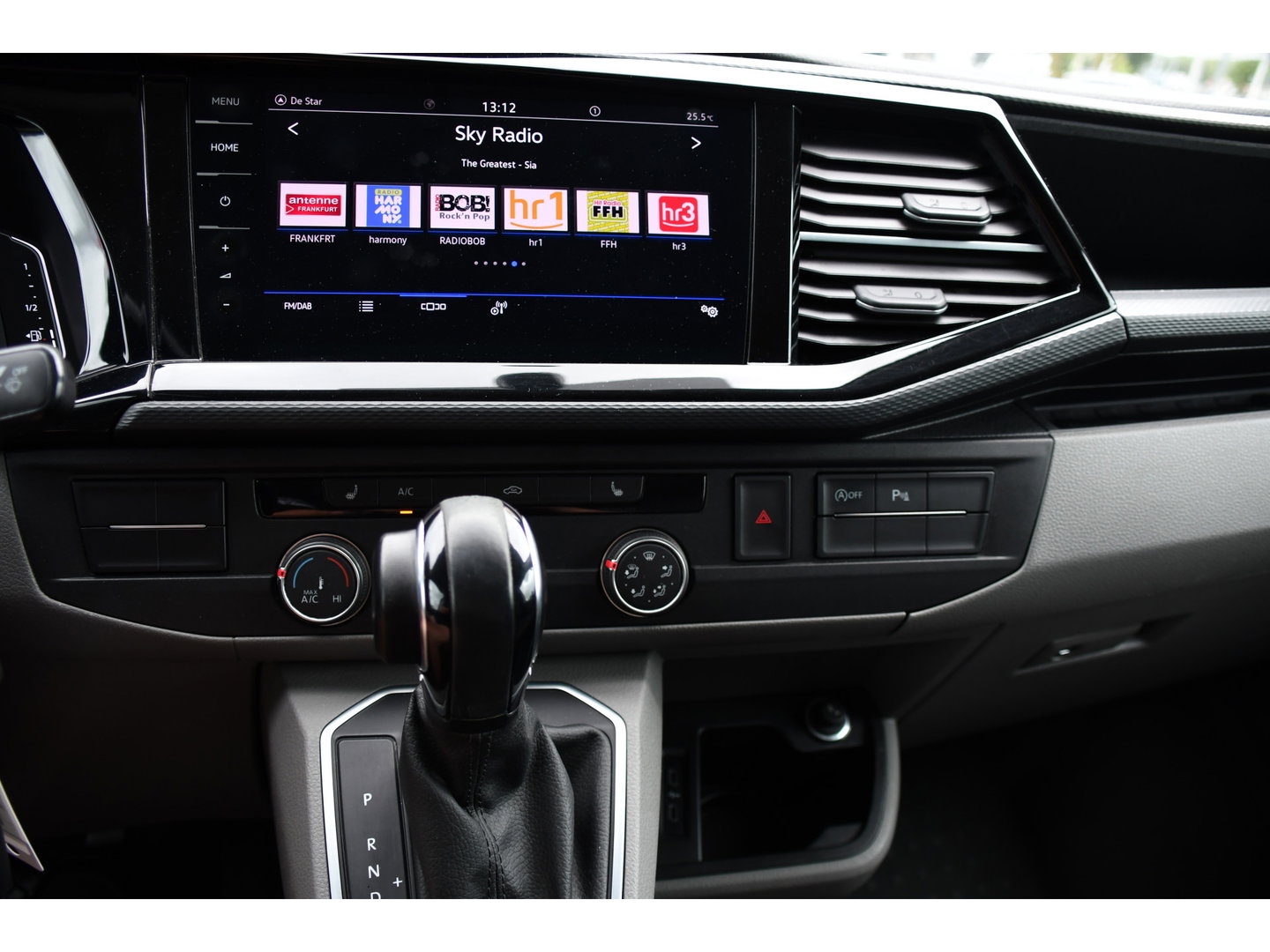 Volkswagen Transporter 2.0 TDI L1H1 30 4Motion Bulli Virtual, Camera, Carplay, 199pk, 4x4, LED, Automaat. Sensoren, Stoelverwarming, Trekhaak, Uniek!