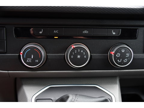 Volkswagen Transporter 2.0 TDI L1H1 30 4Motion Bulli Virtual, Camera, Carplay, 199pk, 4x4, LED, Automaat. Sensoren, Stoelverwarming, Trekhaak, Uniek!