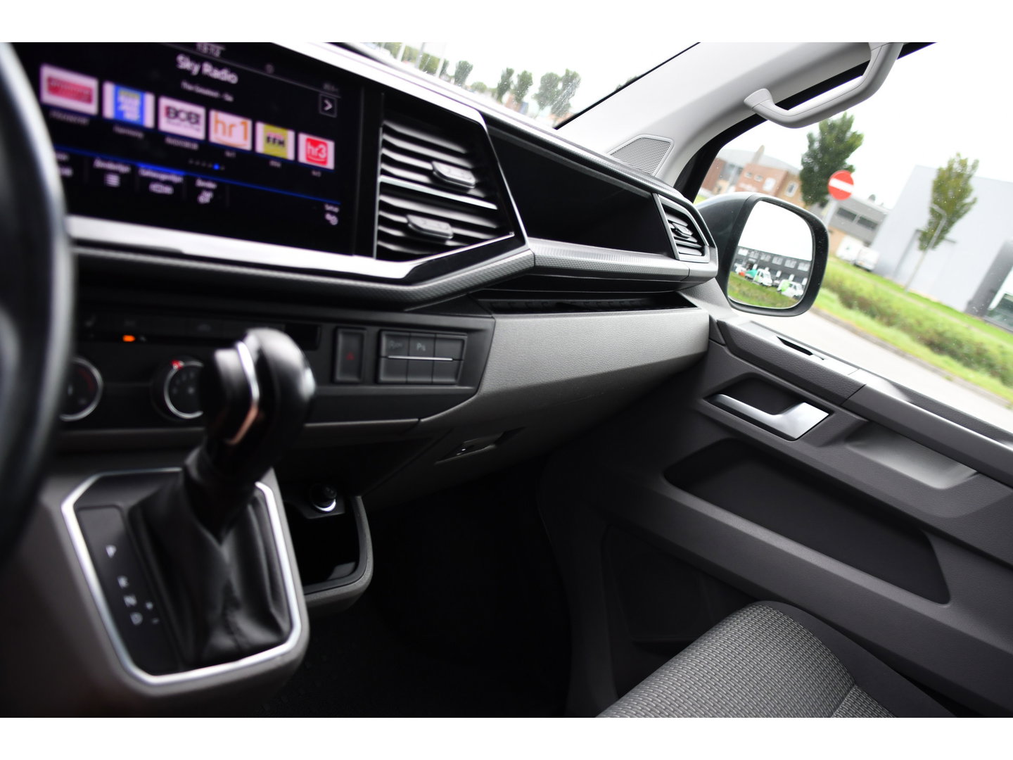 Volkswagen Transporter 2.0 TDI L1H1 30 4Motion Bulli Virtual, Camera, Carplay, 199pk, 4x4, LED, Automaat. Sensoren, Stoelverwarming, Trekhaak, Uniek!
