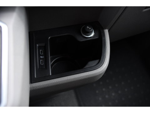 Volkswagen Transporter 2.0 TDI L1H1 30 4Motion Bulli Virtual, Camera, Carplay, 199pk, 4x4, LED, Automaat. Sensoren, Stoelverwarming, Trekhaak, Uniek!
