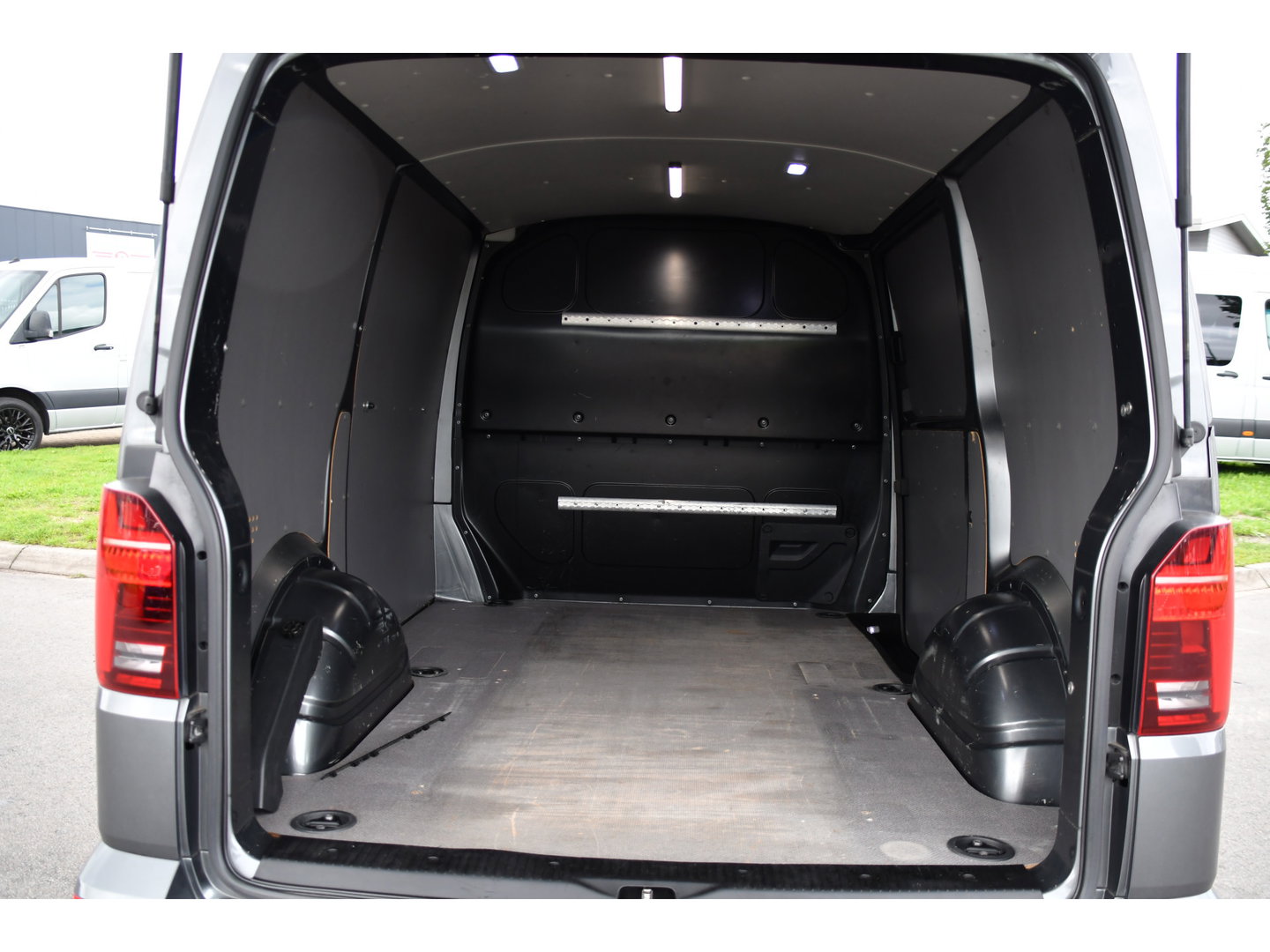 Volkswagen Transporter 2.0 TDI L1H1 30 4Motion Bulli Virtual, Camera, Carplay, 199pk, 4x4, LED, Automaat. Sensoren, Stoelverwarming, Trekhaak, Uniek!