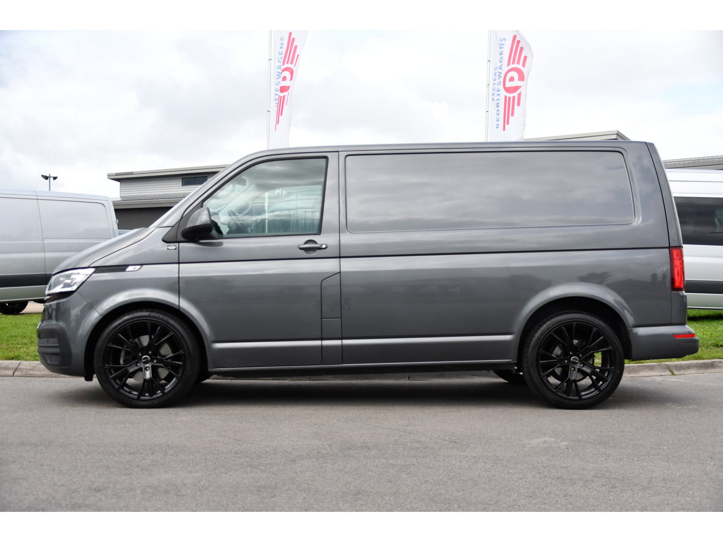 Volkswagen Transporter 2.0 TDI L1H1 30 4Motion Bulli Virtual, Camera, Carplay, 199pk, 4x4, LED, Automaat. Sensoren, Stoelverwarming, Trekhaak, Uniek!