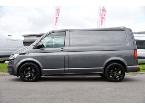 Volkswagen Transporter 2.0 TDI L1H1 30 4Motion Bulli Virtual, Camera, Carplay, 199pk, 4x4, LED, Automaat. Sensoren, Stoelverwarming, Trekhaak, Uniek!