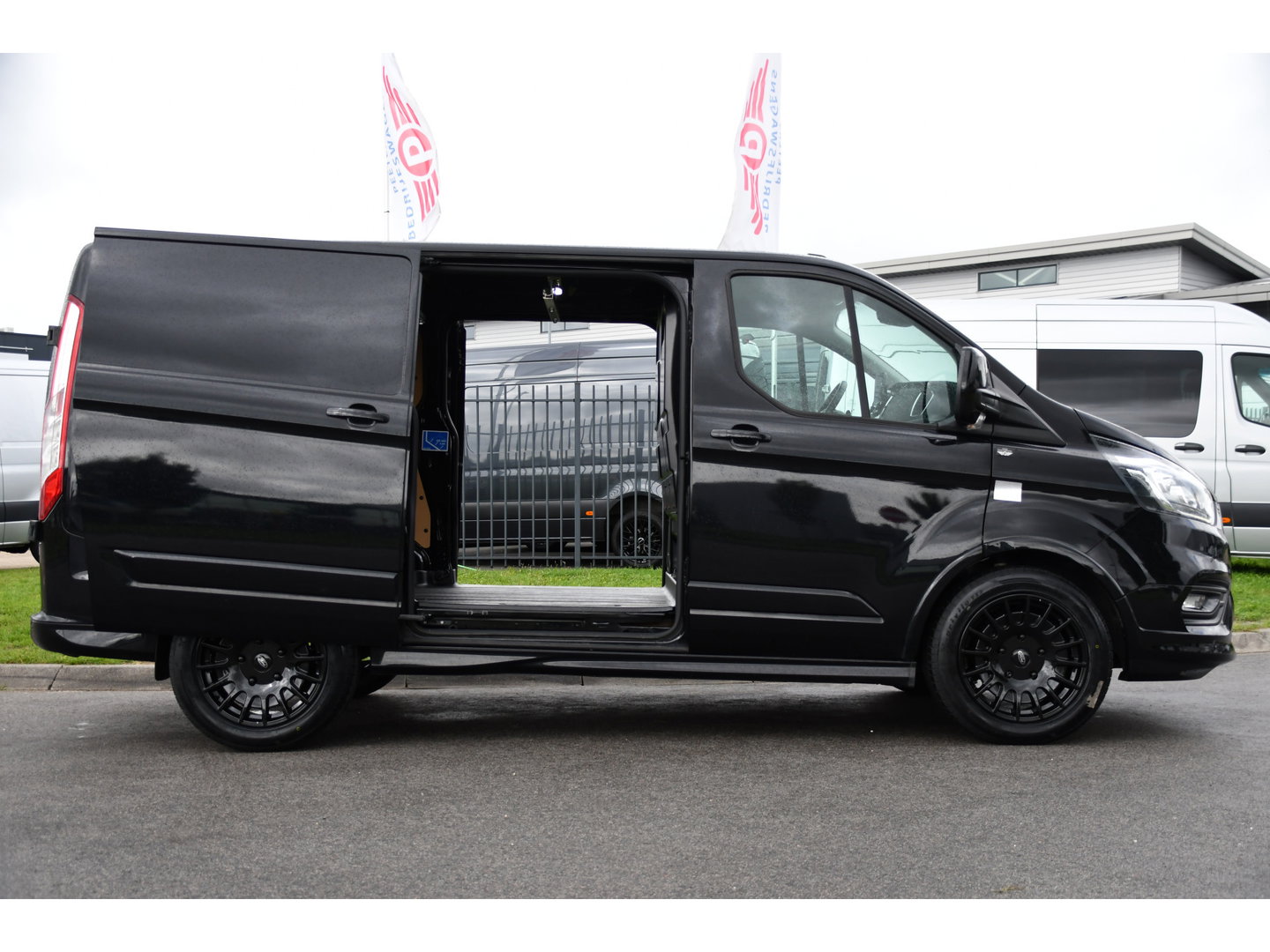 Ford Transit Custom 320 2.0 TDCI L1H1 Sport Adaptieve Cruise, Camera, Carplay, Leder, 2 x Schuifdeur, LED, Automaat, Stoelverwarming, Uniek!