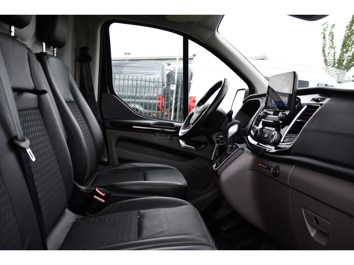 Ford Transit Custom 320 2.0 TDCI L1H1 Sport Adaptieve Cruise, Camera, Carplay, Leder, 2 x Schuifdeur, LED, Automaat, Stoelverwarming, Uniek!