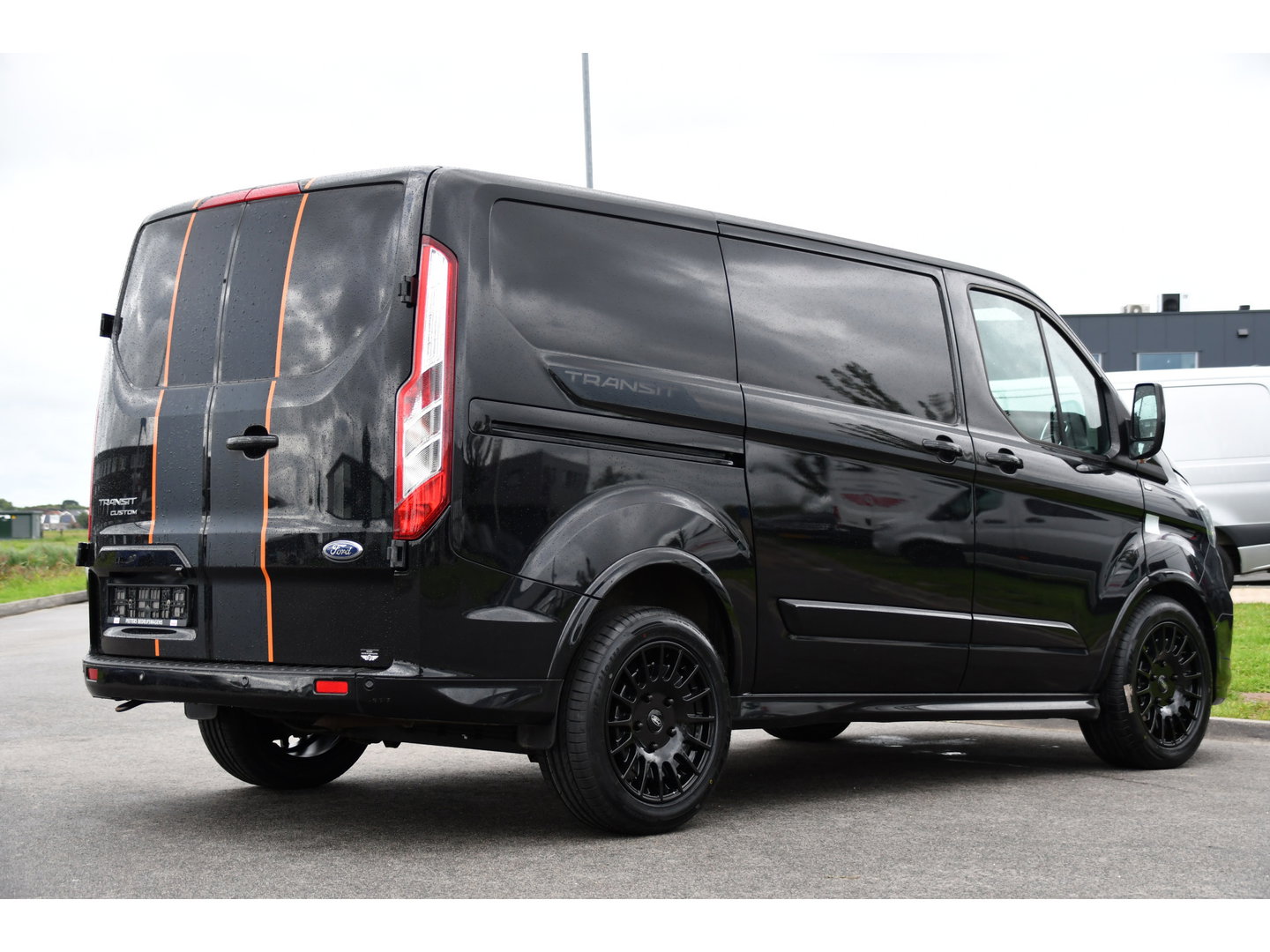 Ford Transit Custom 320 2.0 TDCI L1H1 Sport Adaptieve Cruise, Camera, Carplay, Leder, 2 x Schuifdeur, LED, Automaat, Stoelverwarming, Uniek!