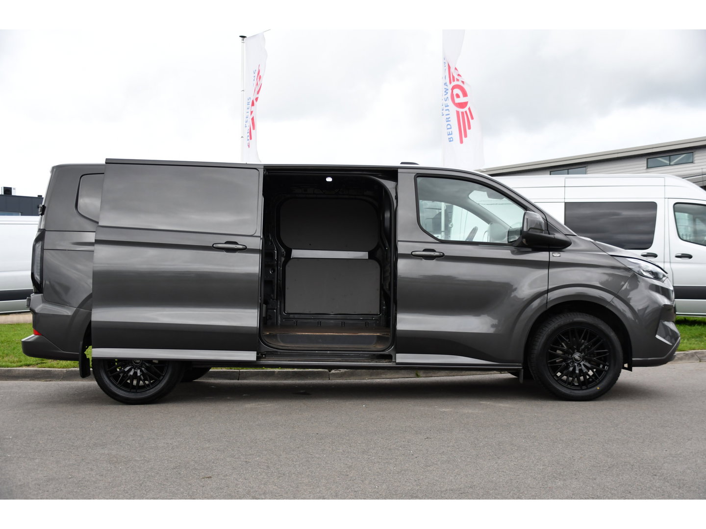 Ford Transit Custom 300 2.0 TDCI L2H1 Limited PB Edition MARGE! Adaptieve Cruise, Camera, Carplay, Stoelverwarming, Multimedia, 136pk, Automaat, Trekhaak, Uniek!