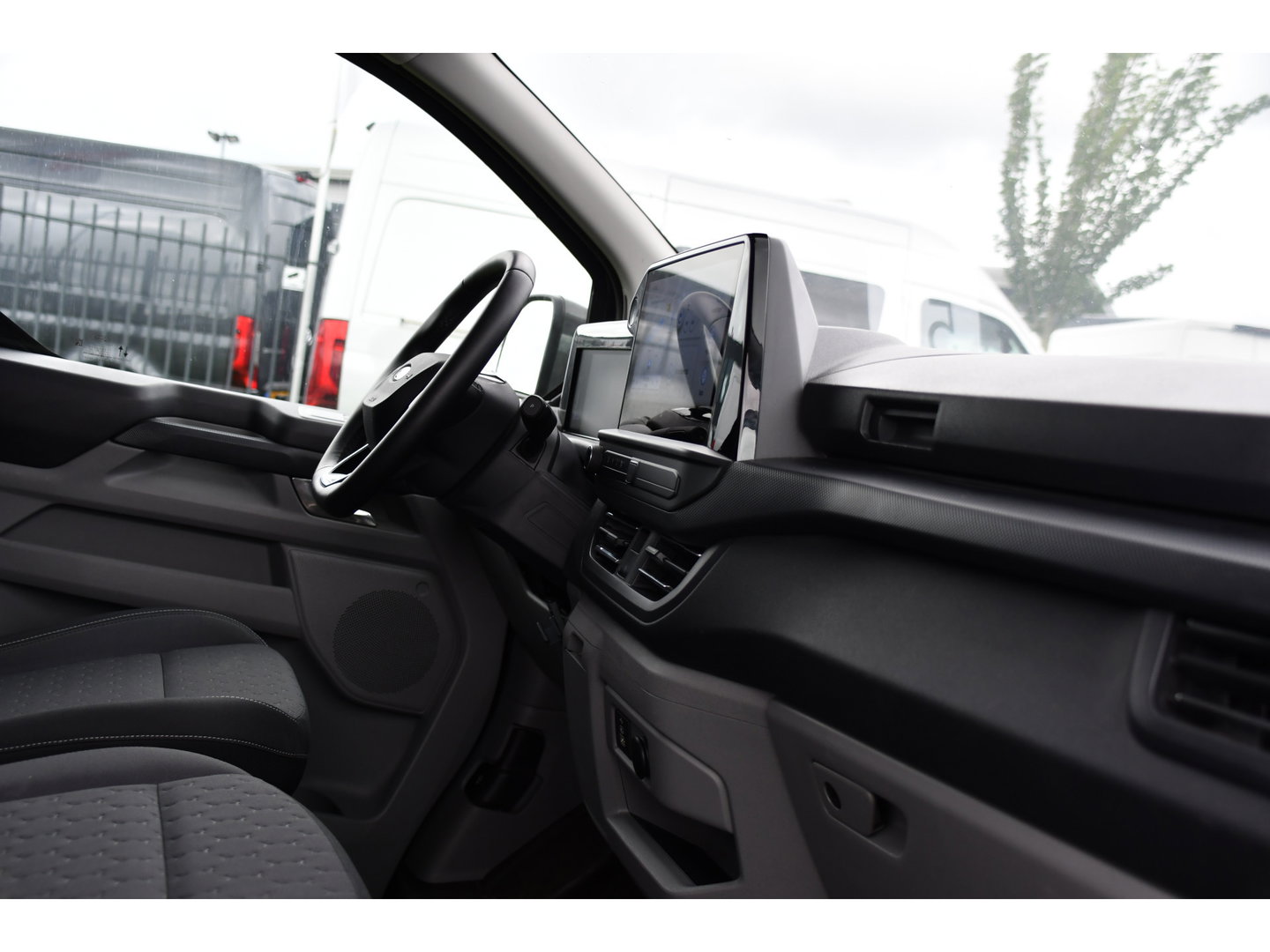 Ford Transit Custom 300 2.0 TDCI L2H1 Limited PB Edition MARGE! Adaptieve Cruise, Camera, Carplay, Stoelverwarming, Multimedia, 136pk, Automaat, Trekhaak, Uniek!