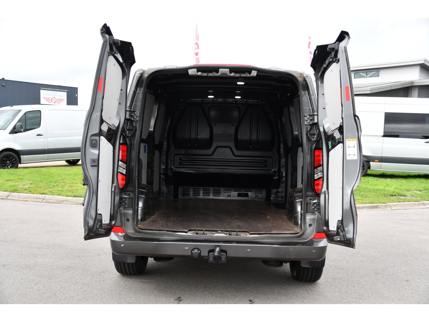 Ford Transit Custom 300 2.0 TDCI L2H1 Limited PB Edition MARGE! Adaptieve Cruise, Camera, Carplay, Stoelverwarming, Multimedia, 136pk, Automaat, Trekhaak, Uniek!