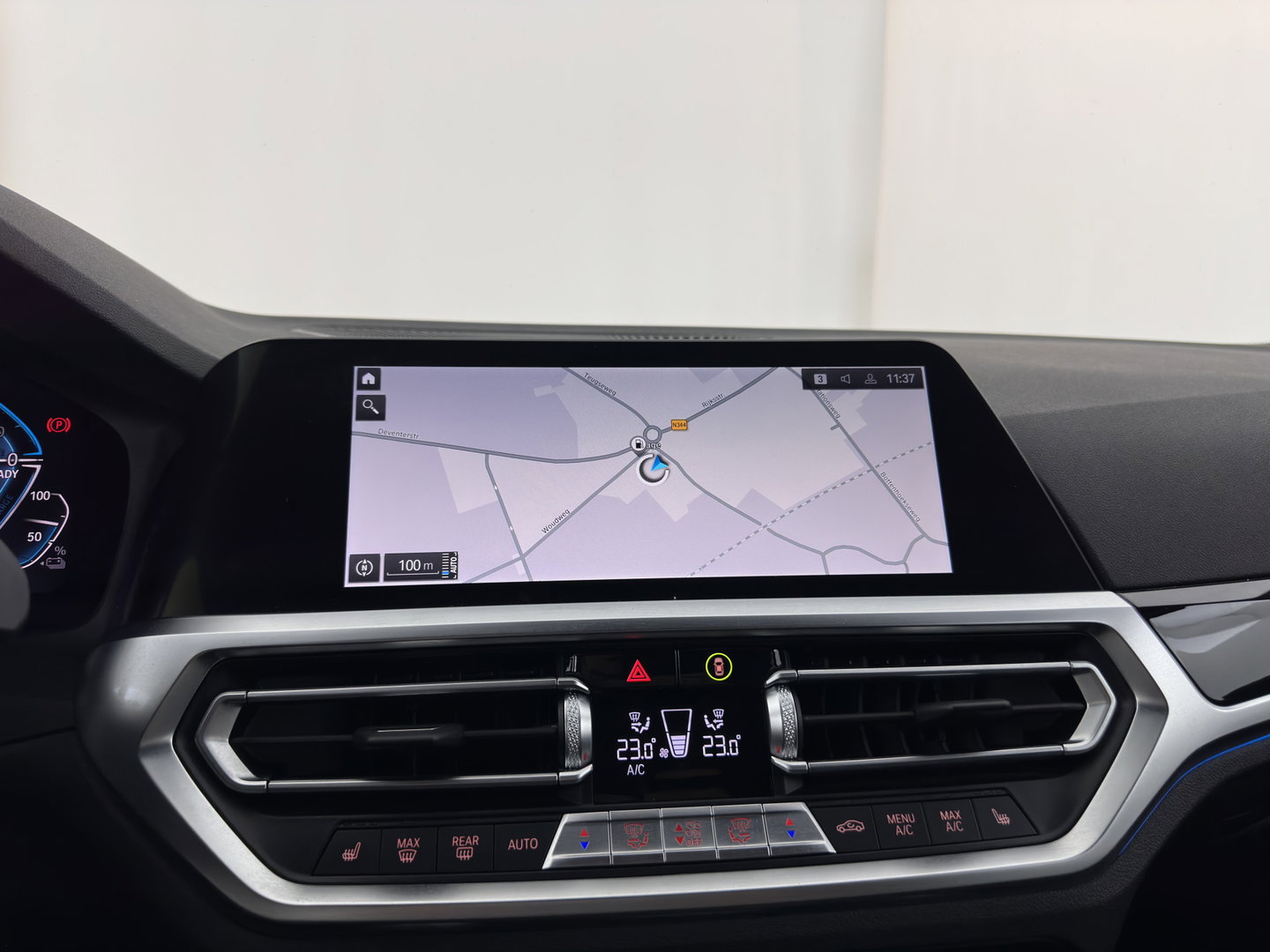 BMW 3 Serie Touring 330e High Executive (Plug-in) {SoH-91%} (INCL.BTW) Aut. *LEATHER | FULL-LED | HEATED-SPORTSEATS | HIFI-SOUND | NAVI-FULLMAP | DAB+ | DIGI-COCKPIT | PRIVACY-GLASS | AMBIENT-LIGHT | ECC | PDC | CRUISE | 19-ALU*