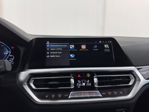 BMW 3 Serie Touring 330e High Executive (Plug-in) {SoH-91%} (INCL.BTW) Aut. *LEATHER | FULL-LED | HEATED-SPORTSEATS | HIFI-SOUND | NAVI-FULLMAP | DAB+ | DIGI-COCKPIT | PRIVACY-GLASS | AMBIENT-LIGHT | ECC | PDC | CRUISE | 19-ALU*