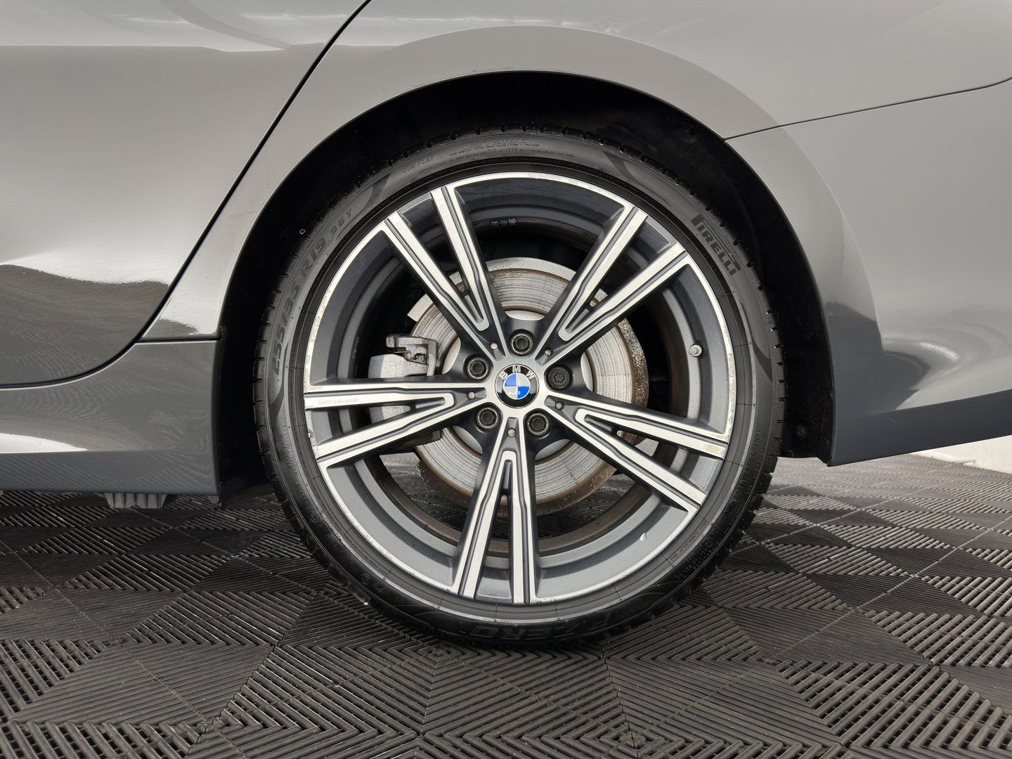 BMW 3 Serie Touring 330e High Executive (Plug-in) {SoH-91%} (INCL.BTW) Aut. *LEATHER | FULL-LED | HEATED-SPORTSEATS | HIFI-SOUND | NAVI-FULLMAP | DAB+ | DIGI-COCKPIT | PRIVACY-GLASS | AMBIENT-LIGHT | ECC | PDC | CRUISE | 19-ALU*