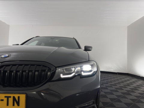 BMW 3 Serie Touring 330e High Executive (Plug-in) {SoH-91%} (INCL.BTW) Aut. *LEATHER | FULL-LED | HEATED-SPORTSEATS | HIFI-SOUND | NAVI-FULLMAP | DAB+ | DIGI-COCKPIT | PRIVACY-GLASS | AMBIENT-LIGHT | ECC | PDC | CRUISE | 19-ALU*