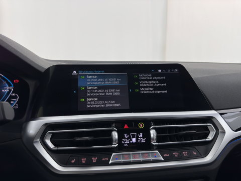 BMW 3 Serie Touring 330e High Executive (Plug-in) {SoH-91%} (INCL.BTW) Aut. *LEATHER | FULL-LED | HEATED-SPORTSEATS | HIFI-SOUND | NAVI-FULLMAP | DAB+ | DIGI-COCKPIT | PRIVACY-GLASS | AMBIENT-LIGHT | ECC | PDC | CRUISE | 19-ALU*