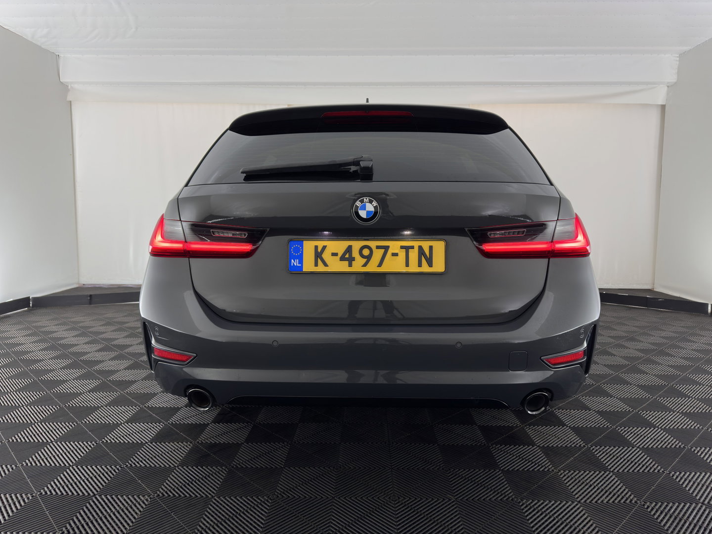 BMW 3 Serie Touring 330e High Executive (Plug-in) {SoH-91%} (INCL.BTW) Aut. *LEATHER | FULL-LED | HEATED-SPORTSEATS | HIFI-SOUND | NAVI-FULLMAP | DAB+ | DIGI-COCKPIT | PRIVACY-GLASS | AMBIENT-LIGHT | ECC | PDC | CRUISE | 19-ALU*