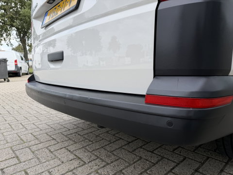 Volkswagen Transporter 2.0 TDI 150pk DSG automaat / L2H1 Comfortline / vaste prijs rijklaar € 16.950 ex btw / lease vanaf € 285 / euro 6 / bpm vrij / airco / cruise / navigatie / parkpilot / 2 x stoel met armsteun !
