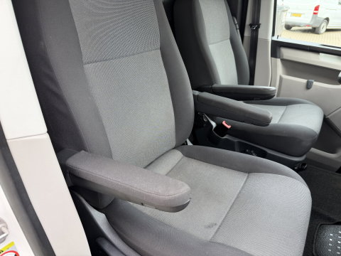 Volkswagen Transporter 2.0 TDI 150pk DSG automaat / L2H1 Comfortline / vaste prijs rijklaar € 16.950 ex btw / lease vanaf € 285 / euro 6 / bpm vrij / airco / cruise / navigatie / parkpilot / 2 x stoel met armsteun !
