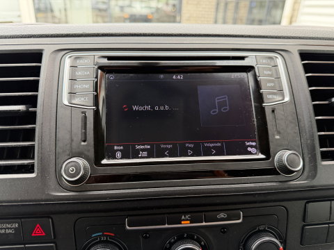 Volkswagen Transporter 2.0 TDI 150pk DSG automaat / L2H1 Comfortline / vaste prijs rijklaar € 16.950 ex btw / lease vanaf € 285 / euro 6 / bpm vrij / airco / cruise / navigatie / parkpilot / 2 x stoel met armsteun !