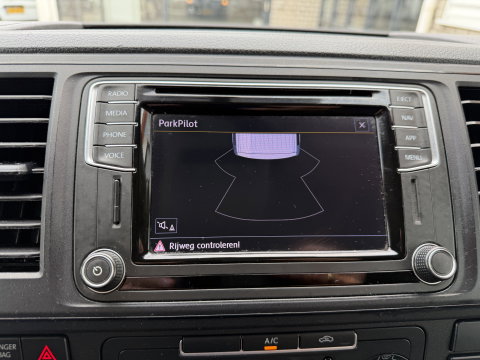 Volkswagen Transporter 2.0 TDI 150pk DSG automaat / L2H1 Comfortline / vaste prijs rijklaar € 16.950 ex btw / lease vanaf € 285 / euro 6 / bpm vrij / airco / cruise / navigatie / parkpilot / 2 x stoel met armsteun !