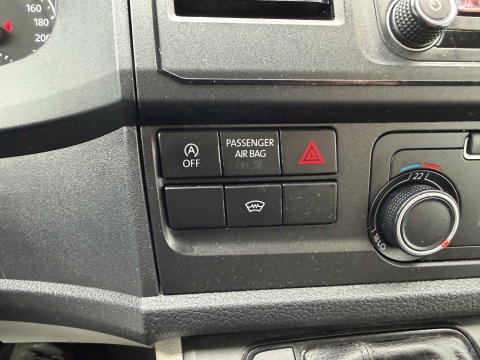 Volkswagen Transporter 2.0 TDI 150pk DSG automaat / L2H1 Comfortline / vaste prijs rijklaar € 16.950 ex btw / lease vanaf € 285 / euro 6 / bpm vrij / airco / cruise / navigatie / parkpilot / 2 x stoel met armsteun !