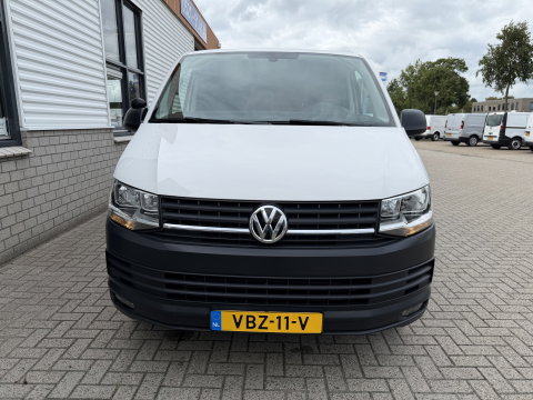 Volkswagen Transporter 2.0 TDI 150pk DSG automaat / L2H1 Comfortline / vaste prijs rijklaar € 16.950 ex btw / lease vanaf € 285 / euro 6 / bpm vrij / airco / cruise / navigatie / parkpilot / 2 x stoel met armsteun !