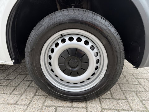 Volkswagen Transporter 2.0 TDI 150pk DSG automaat / L2H1 Comfortline / vaste prijs rijklaar € 16.950 ex btw / lease vanaf € 285 / euro 6 / bpm vrij / airco / cruise / navigatie / parkpilot / 2 x stoel met armsteun !