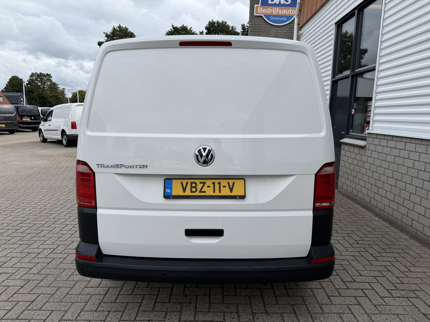 Volkswagen Transporter 2.0 TDI 150pk DSG automaat / L2H1 Comfortline / vaste prijs rijklaar € 16.950 ex btw / lease vanaf € 285 / euro 6 / bpm vrij / airco / cruise / navigatie / parkpilot / 2 x stoel met armsteun !
