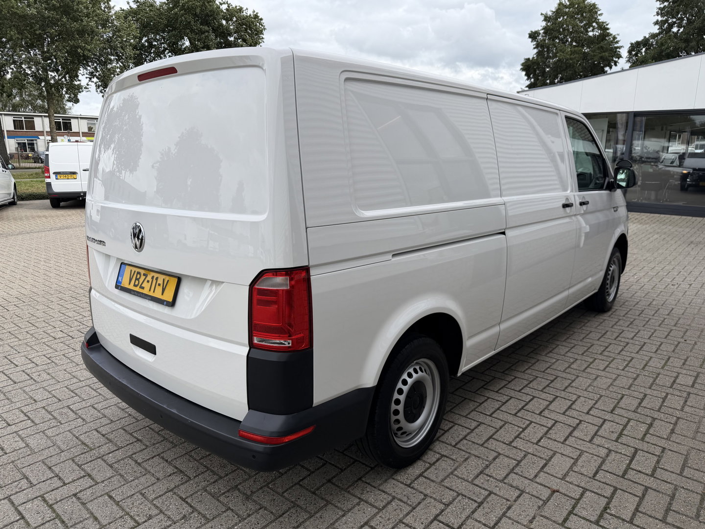 Volkswagen Transporter 2.0 TDI 150pk DSG automaat / L2H1 Comfortline / vaste prijs rijklaar € 16.950 ex btw / lease vanaf € 285 / euro 6 / bpm vrij / airco / cruise / navigatie / parkpilot / 2 x stoel met armsteun !