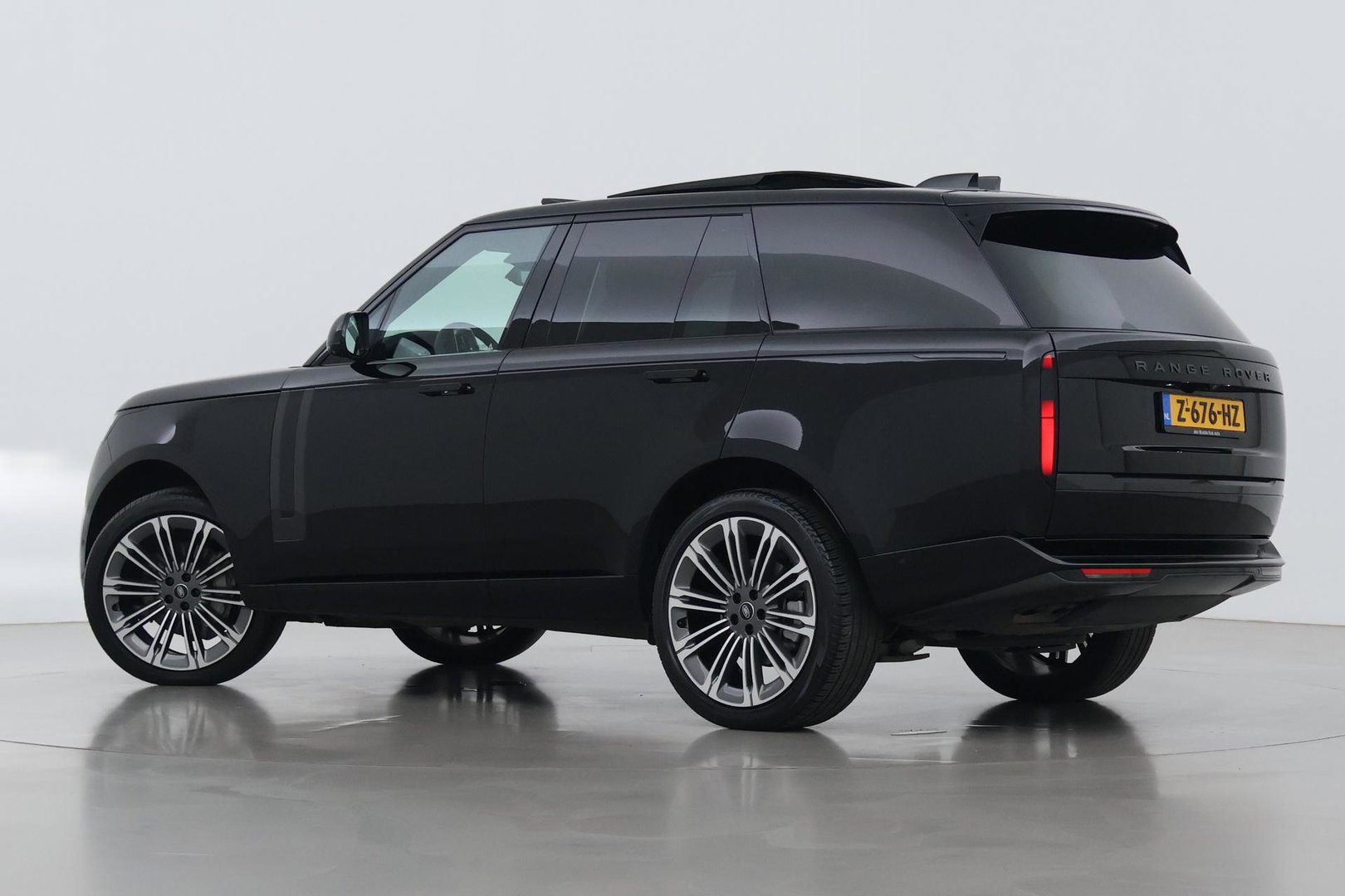 Land Rover Range Rover 3.0 D350 HSE Autobiography MHEV | Luchtvering | Panoramadak | Meridian 3D | 360° Camera | Koelbox | Stoelventilatie | 23 Inch