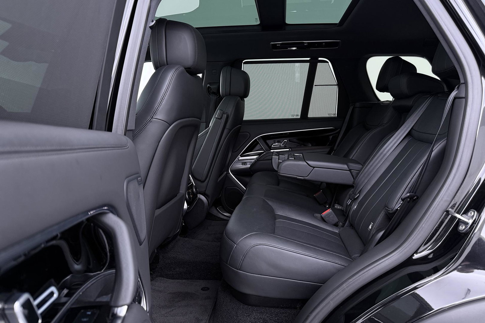 Land Rover Range Rover 3.0 D350 HSE Autobiography MHEV | Luchtvering | Panoramadak | Meridian 3D | 360° Camera | Koelbox | Stoelventilatie | 23 Inch