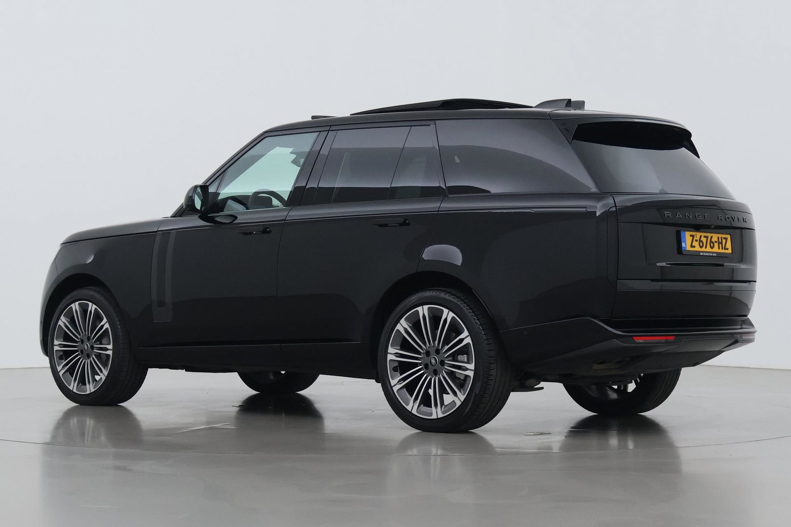 Land Rover Range Rover 3.0 D350 HSE Autobiography MHEV | Luchtvering | Panoramadak | Meridian 3D | 360° Camera | Koelbox | Stoelventilatie | 23 Inch