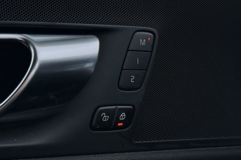 Volvo XC60 2.0 B5 Inscription | 360-camera | Trekhaak | BLIS | Leder