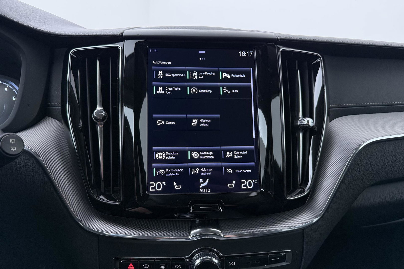 Volvo XC60 2.0 B5 Inscription | 360-camera | Trekhaak | BLIS | Leder