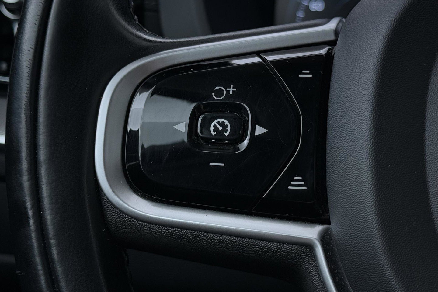Volvo XC60 2.0 B5 Inscription | 360-camera | Trekhaak | BLIS | Leder
