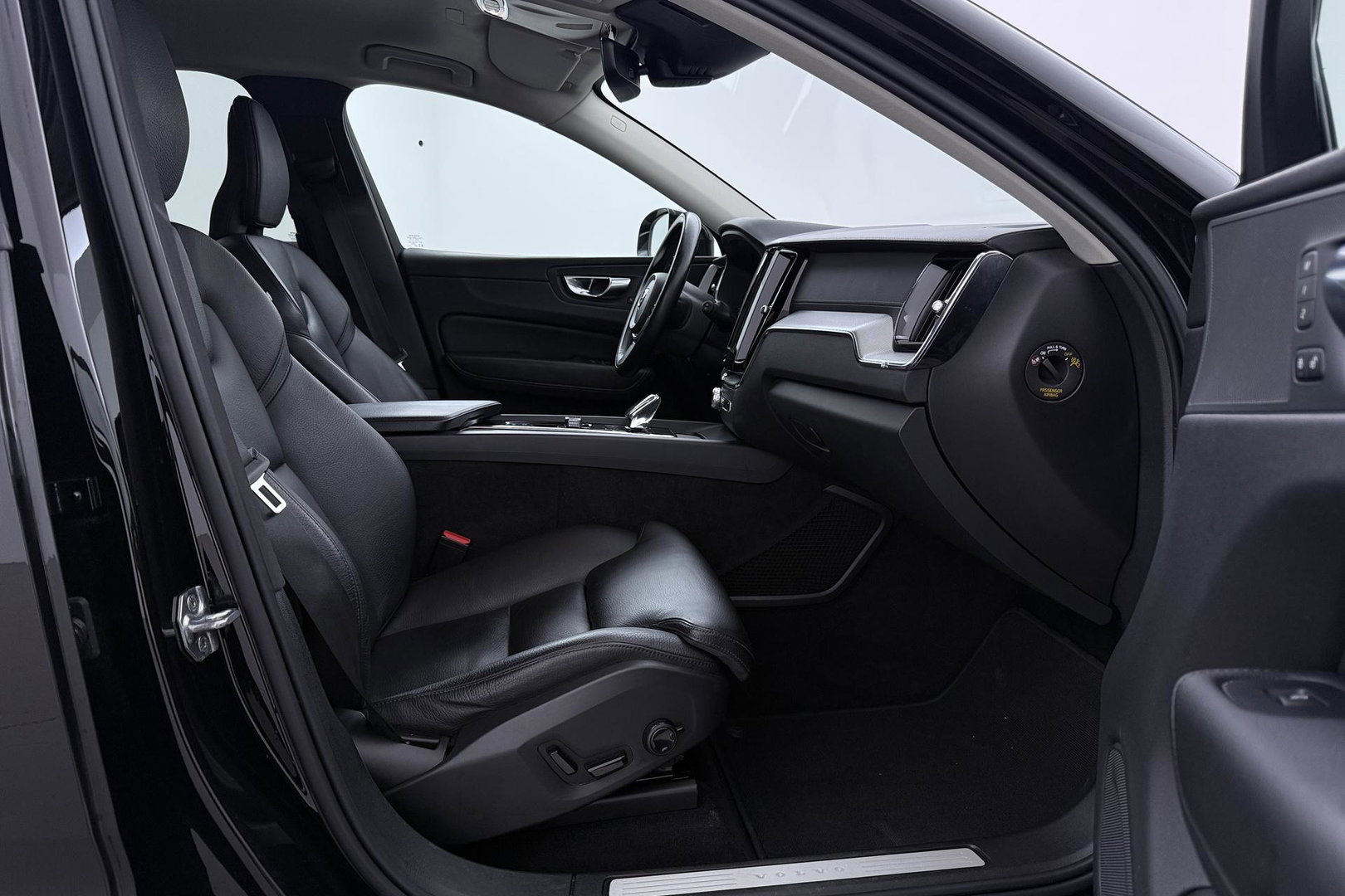 Volvo XC60 2.0 B5 Inscription | 360-camera | Trekhaak | BLIS | Leder