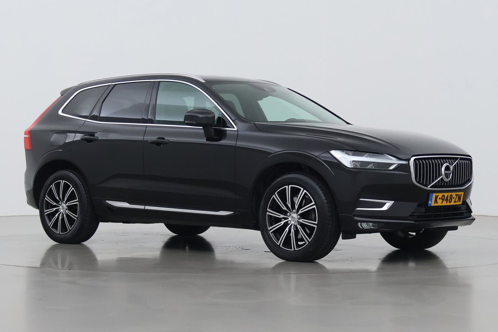 Volvo XC60 2.0 B5 Inscription | 360-camera | Trekhaak | BLIS | Leder