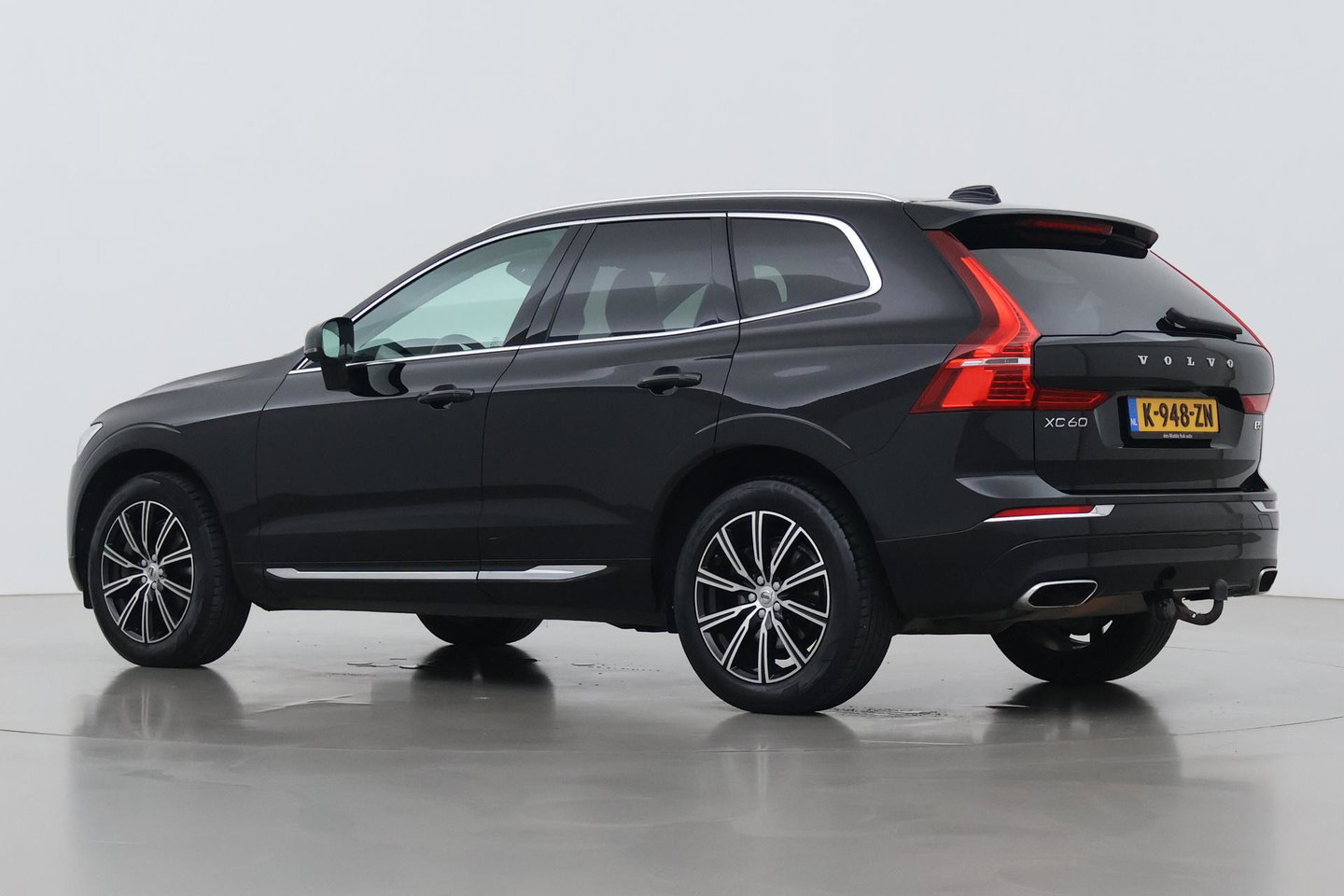 Volvo XC60 2.0 B5 Inscription | 360-camera | Trekhaak | BLIS | Leder