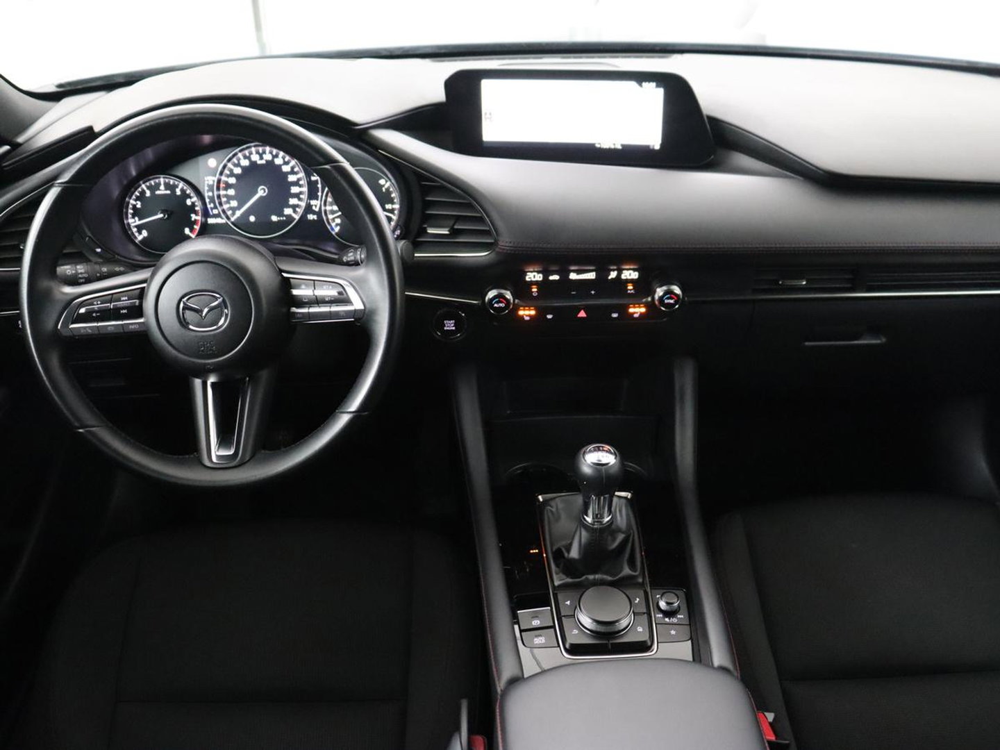 Mazda 3 2.0 e-SkyActiv-G M Hybrid 150 Homura | Stoelverw. Stoelverwarming | Head-Up | Adaptive cruise | Camera | Carplay | Keyless | Full LED | Navigatie | Dodehoek detectie | 58.800km NAP | Origineel NL