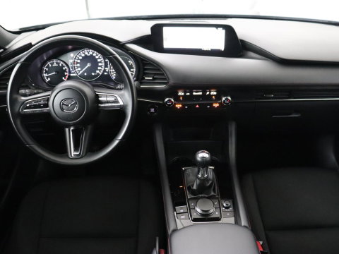 Mazda 3 2.0 e-SkyActiv-G M Hybrid 150 Homura | Stoelverw. Stoelverwarming | Head-Up | Adaptive cruise | Camera | Carplay | Keyless | Full LED | Navigatie | Dodehoek detectie | 58.800km NAP | Origineel NL