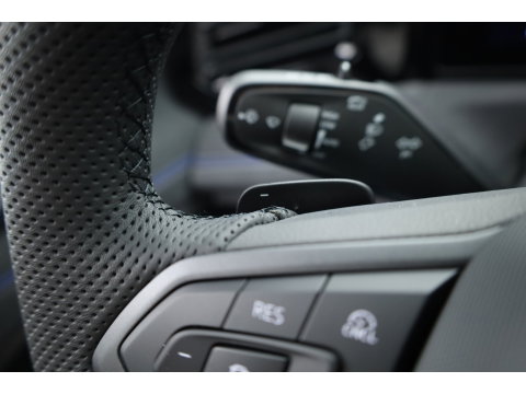 Volkswagen Tiguan 1.5 eHybrid R-Line Edition | Rijklaar! | Pano | Adapt. Cruise | CarPlay | HUD | IQ. Light | 360cam | Stoelverw. + Massage |