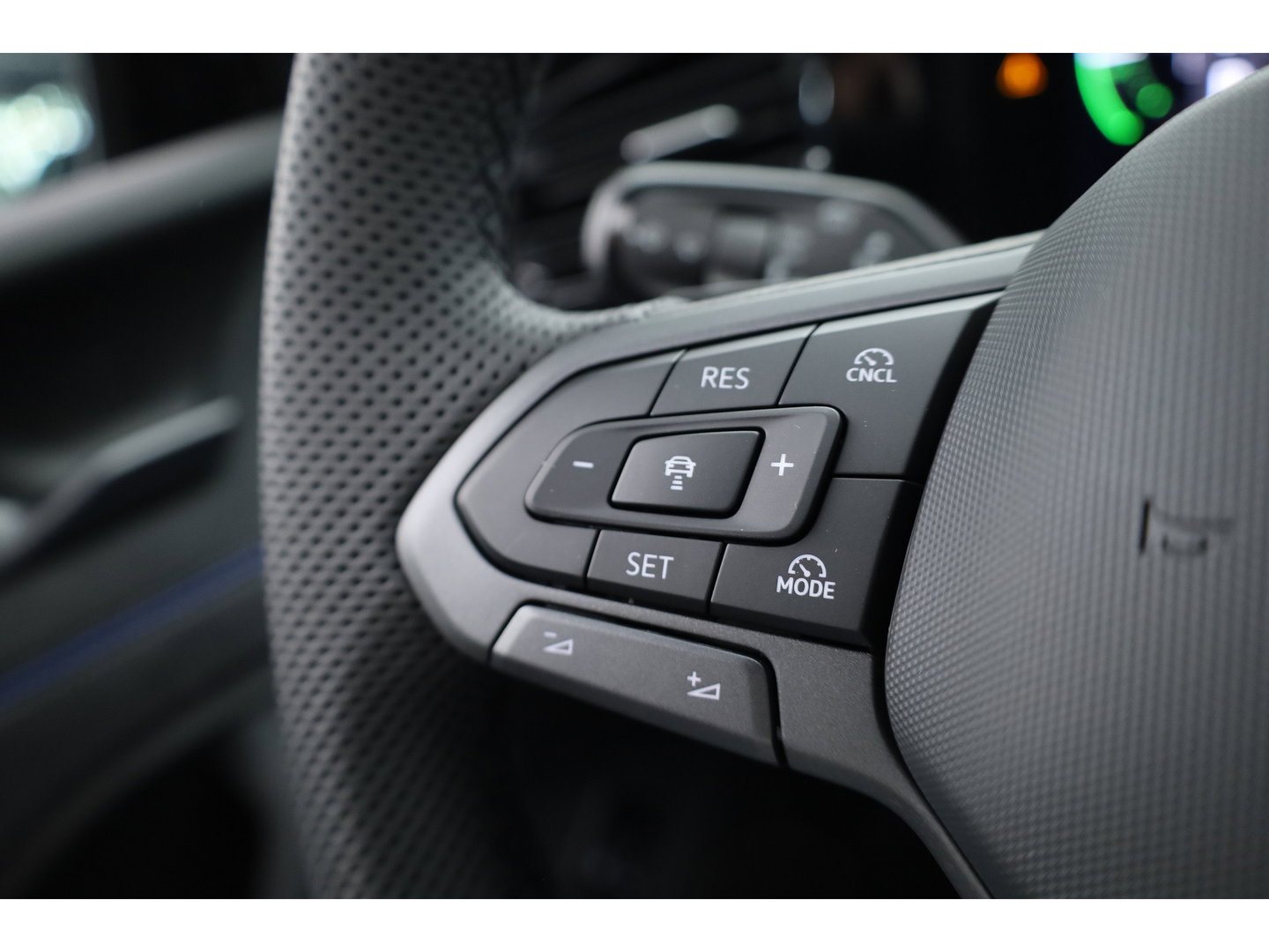 Volkswagen Tiguan 1.5 eHybrid R-Line Edition | Rijklaar! | Pano | Adapt. Cruise | CarPlay | HUD | IQ. Light | 360cam | Stoelverw. + Massage |