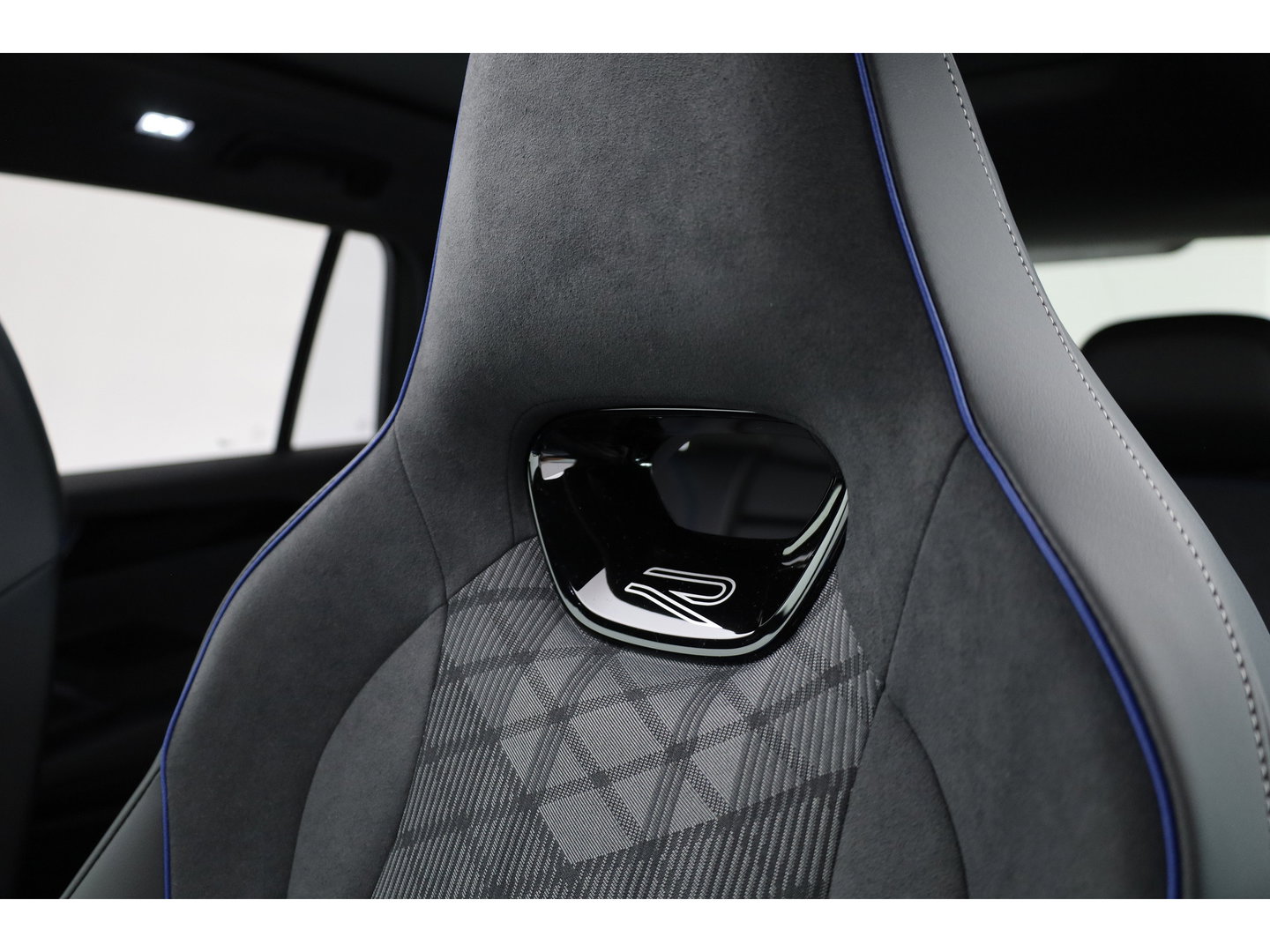 Volkswagen Tiguan 1.5 eHybrid R-Line Edition | Rijklaar! | Pano | Adapt. Cruise | CarPlay | HUD | IQ. Light | 360cam | Stoelverw. + Massage |