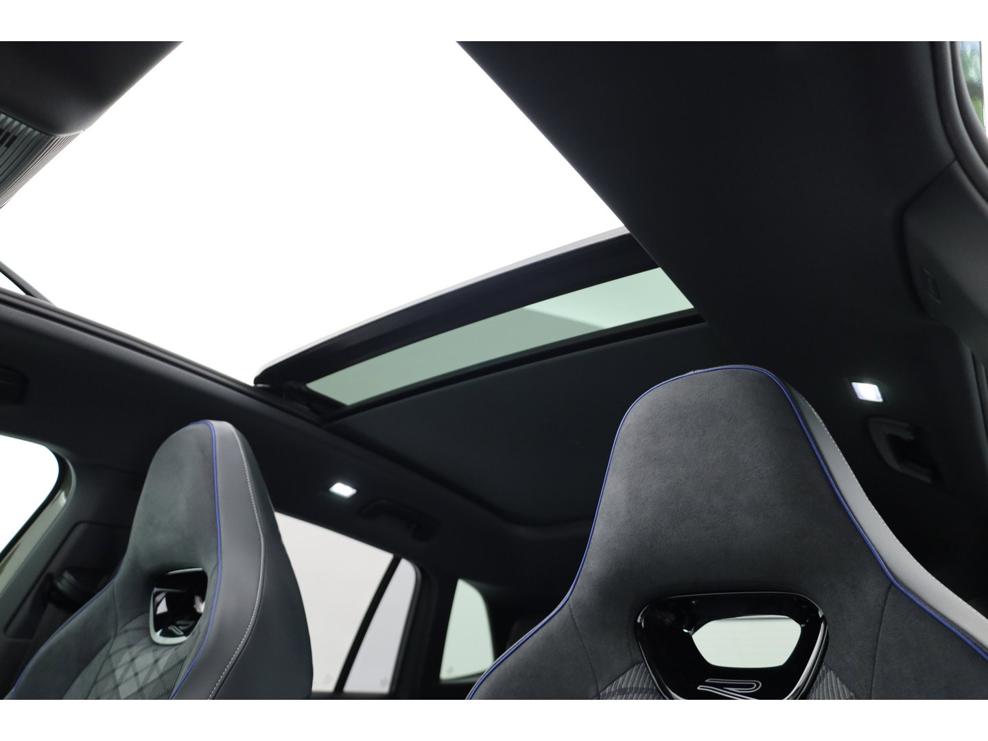 Volkswagen Tiguan 1.5 eHybrid R-Line Edition | Rijklaar! | Pano | Adapt. Cruise | CarPlay | HUD | IQ. Light | 360cam | Stoelverw. + Massage |