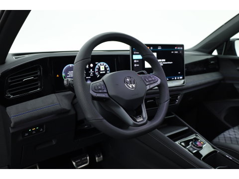 Volkswagen Tiguan 1.5 eHybrid R-Line Edition | Rijklaar! | Pano | Adapt. Cruise | CarPlay | HUD | IQ. Light | 360cam | Stoelverw. + Massage |