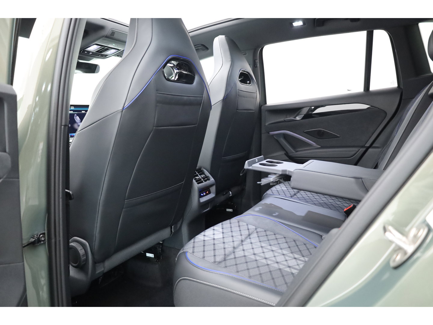 Volkswagen Tiguan 1.5 eHybrid R-Line Edition | Rijklaar! | Pano | Adapt. Cruise | CarPlay | HUD | IQ. Light | 360cam | Stoelverw. + Massage |