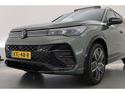 Volkswagen Tiguan 1.5 eHybrid R-Line Edition | Rijklaar! | Pano | Adapt. Cruise | CarPlay | HUD | IQ. Light | 360cam | Stoelverw. + Massage |